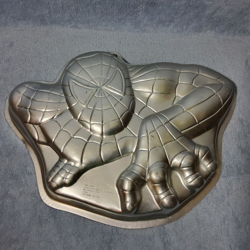 Wilton Spiderman Aluminum Cake Pan Mold Vintage 2002 Marvel Birthday Theme